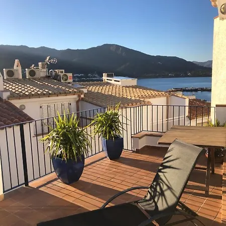 Big Family House In The Center Of Apartment El Port De La Selva