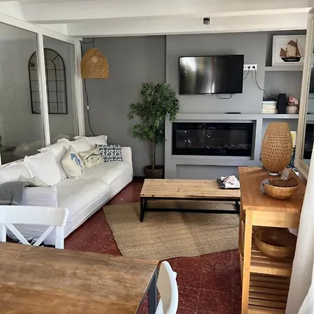 Big Family House In The Center Of Apartment El Port De La Selva