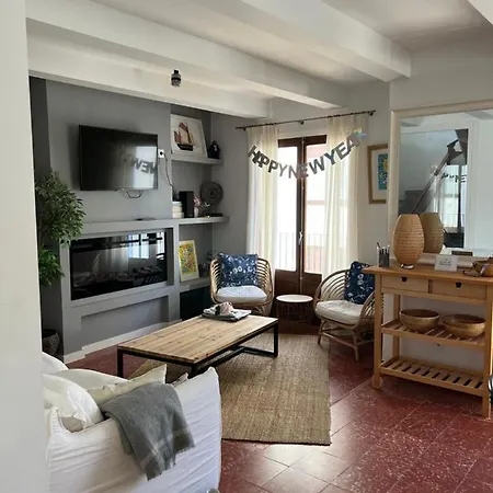 Big Family House In The Center Of Apartment El Port De La Selva