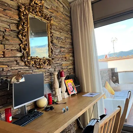 Big Family House In The Center Of Apartment El Port De La Selva